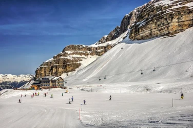 Шестима туристи изчезнаха по време на ски екскурзия в Швейцарските Алпи