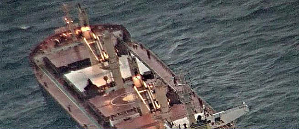 Отвлеченият български кораб „Руен“ под наблюдение на Индийските военноморски сили