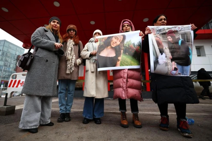 Протест на майката на Даная и други пациенти пред 'Пирогов': Искат оставката на директора (СНИМКИ)