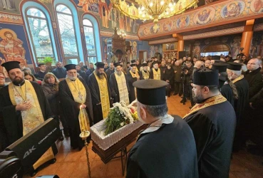 Отец Боян Саръев беше изпратен на последния си път от стотици хора (СНИМКИ)