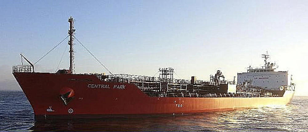"Американски военен кораб освободи отвлеченият танкер 'Централ Парк'"