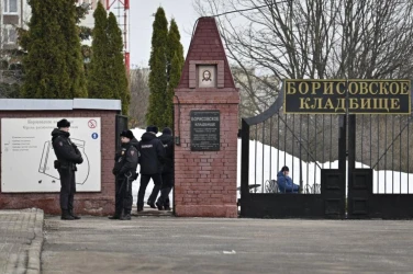 Опозиционерът Навални оставен без погребален транспорт към църквата