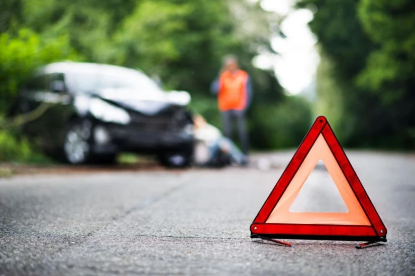 Алкохолизиран шофьор предизвика катастрофа на пътя Мъглиж-Гурково, движението е блокирано