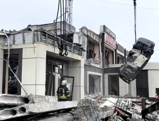 В Луганск: Украинска артилерия обстреля популярна пекарна в Лисичанск, жертвите стават 20