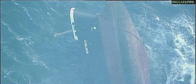 Балистична ракета удари търговски кораб в Аденския залив, има загинали и ранени