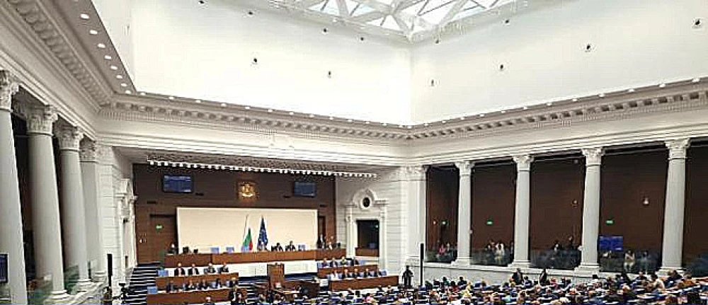 Титла: Спорът за финансирането на Украйна предизвика обиди за фашизъм сред депутатите