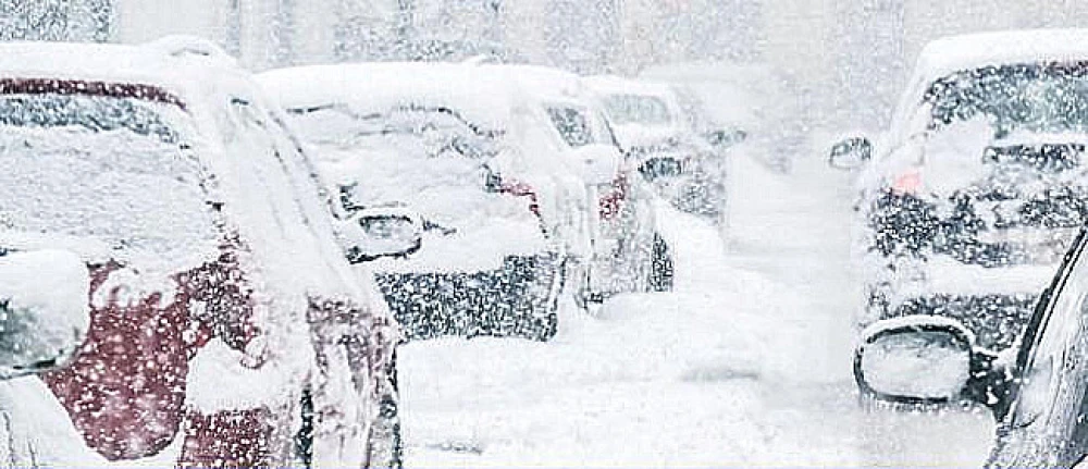 Зимни условия: Извънредна ситуация и блокирани дороги в някои райони на страната