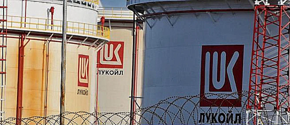 "Лукойл" предупреждава: Недостигът на възможности за изнасяне на петрол може да доведе до прекратяване на производството