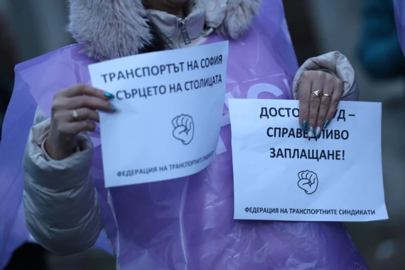 Среща между кмета на София и протестиращи работници от градския транспорт (СНИМКИ)