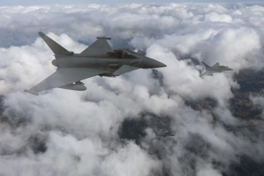 Руски изтребител Су-27 ескортира френски военни самолети над Черно море