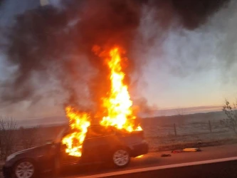 Автомобил в пламъци на автомагистралата „Тракия“ (ГАЛЕРИЯ)