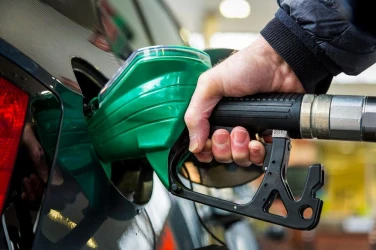 Повишение в цените на бензина - колко струва всеки литър сега