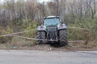 Трагедия край Дупница: Водач на трактор загина при тежък инцидент (ФОТОГРАФИИ/ВИДЕОКЛИПОВЕ)