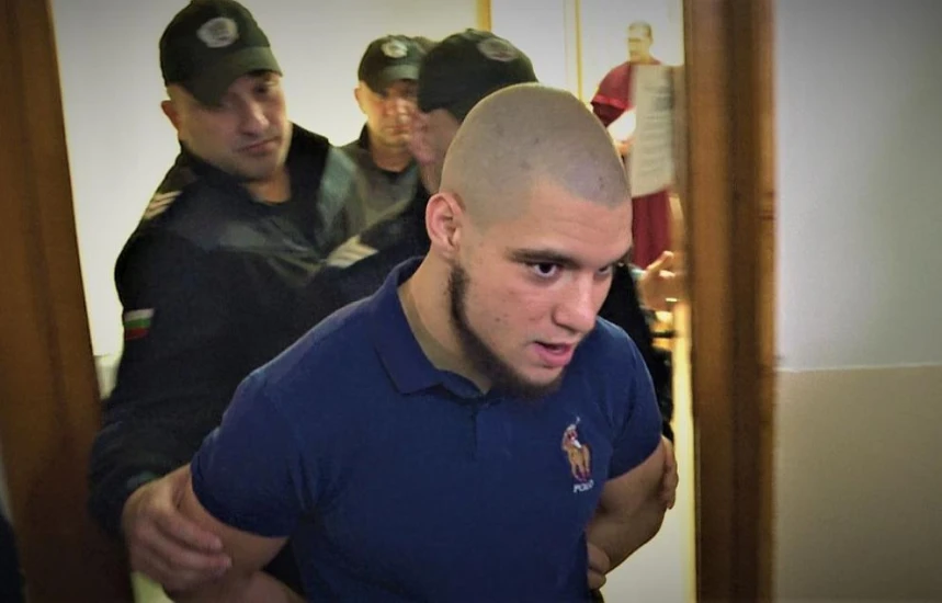 След продължително заседание: Съдът запазва в ареста сина на прокурора от Перник